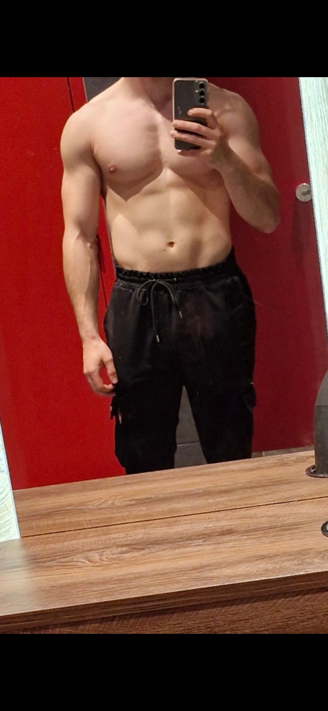 Profil de Eneko, 24 ans, Libertine à Sutton