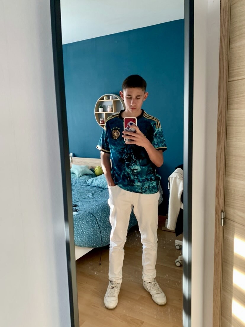 Profil de Edenn, 21 ans, Libertine à Donalda