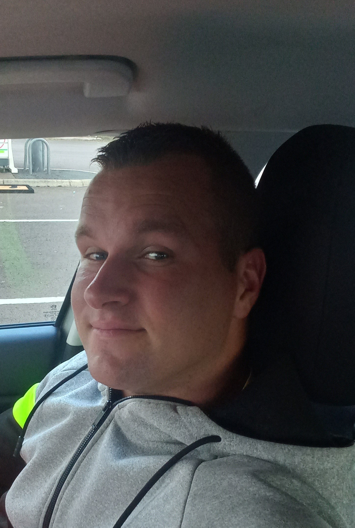 Profil de Enzo, 26 ans, Libertine à Shamrock