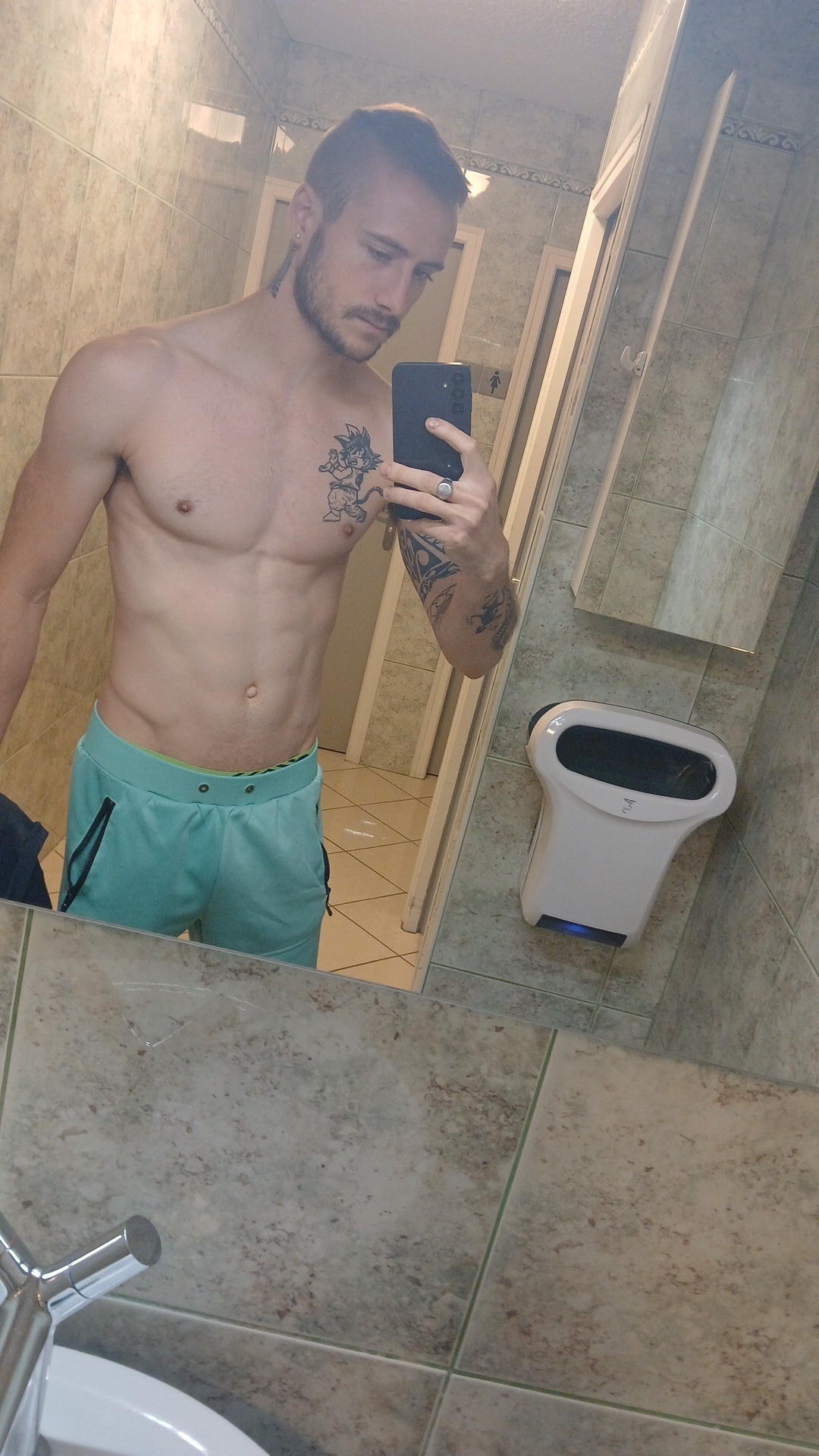 Profil de Tayfun, 26 ans, Libertine à L'Île-Perrot