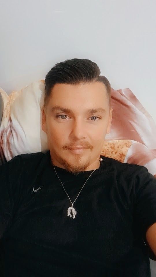 Profil de Houssein, 31 ans, Libertine à Humber Arm South